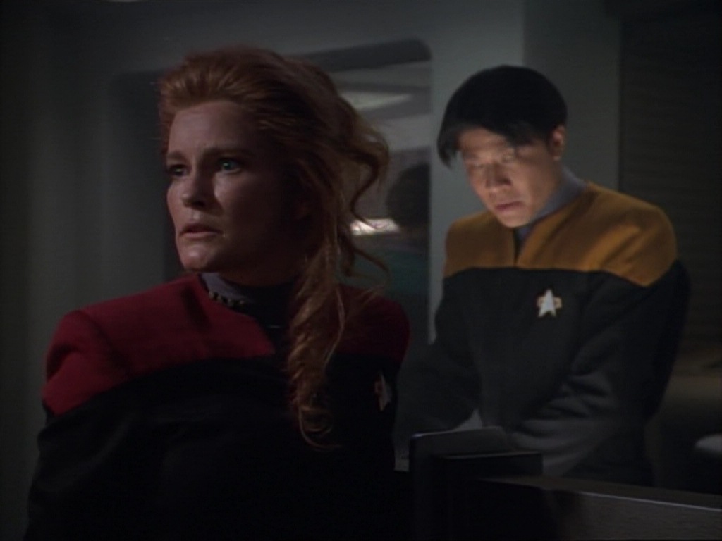 ariane179254_StarTrekVoyager_1x01_1x02-Caretaker_1802.jpg