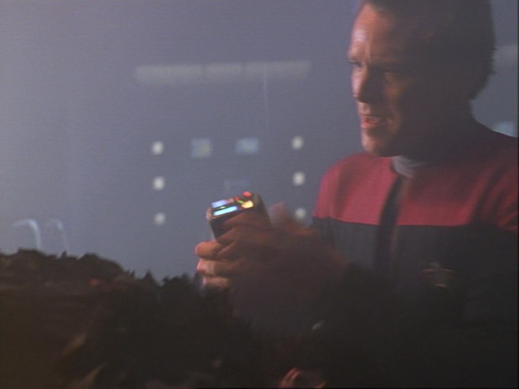 ariane179254_StarTrekVoyager_1x01_1x02-Caretaker_1847.jpg