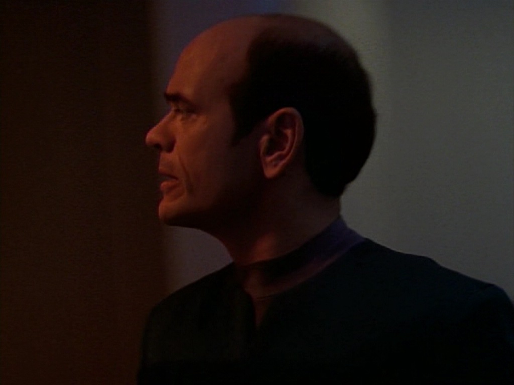 ariane179254_StarTrekVoyager_1x01_1x02-Caretaker_1982.jpg