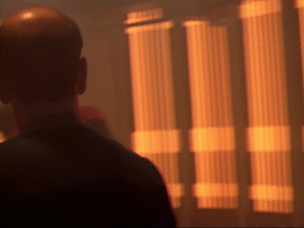ariane179254_StarTrekVoyager_1x01_1x02-Caretaker_1983.jpg