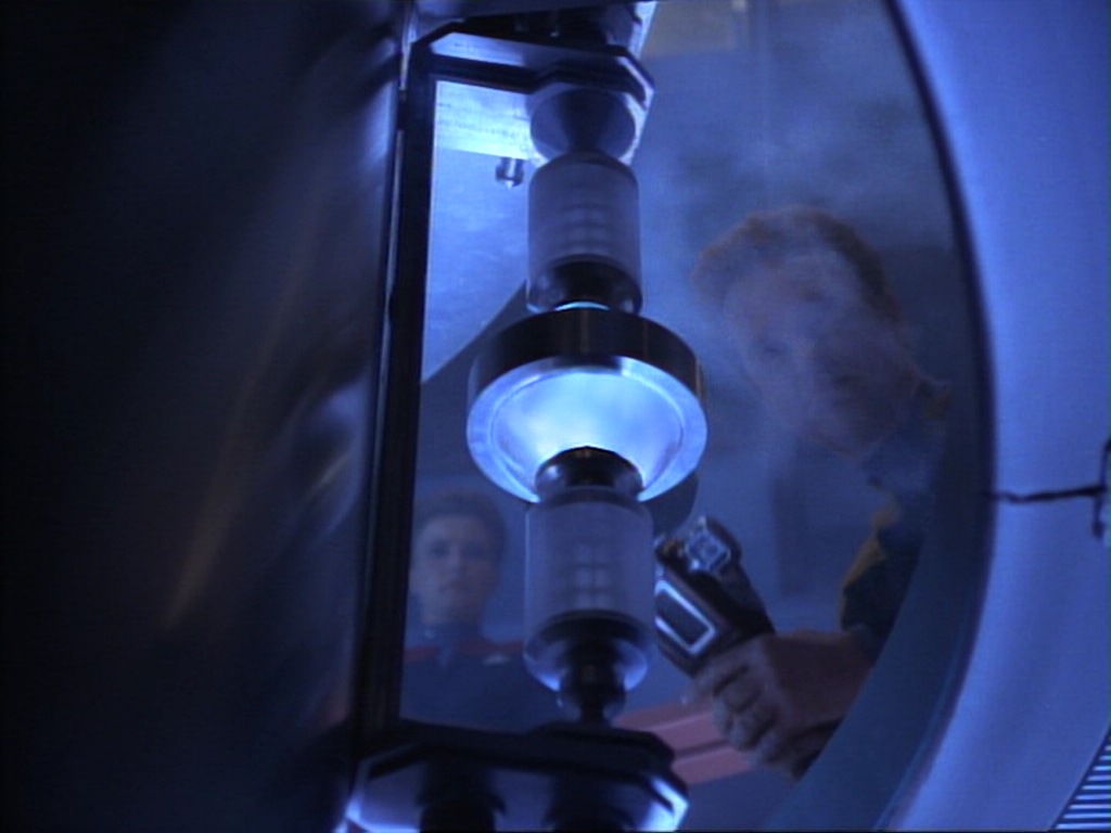 ariane179254_StarTrekVoyager_1x01_1x02-Caretaker_2001.jpg