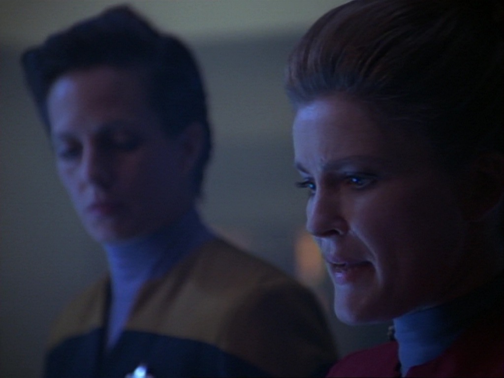 ariane179254_StarTrekVoyager_1x01_1x02-Caretaker_2004.jpg
