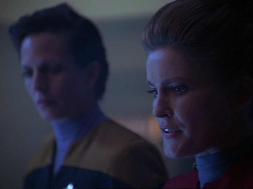 ariane179254_StarTrekVoyager_1x01_1x02-Caretaker_2005.jpg