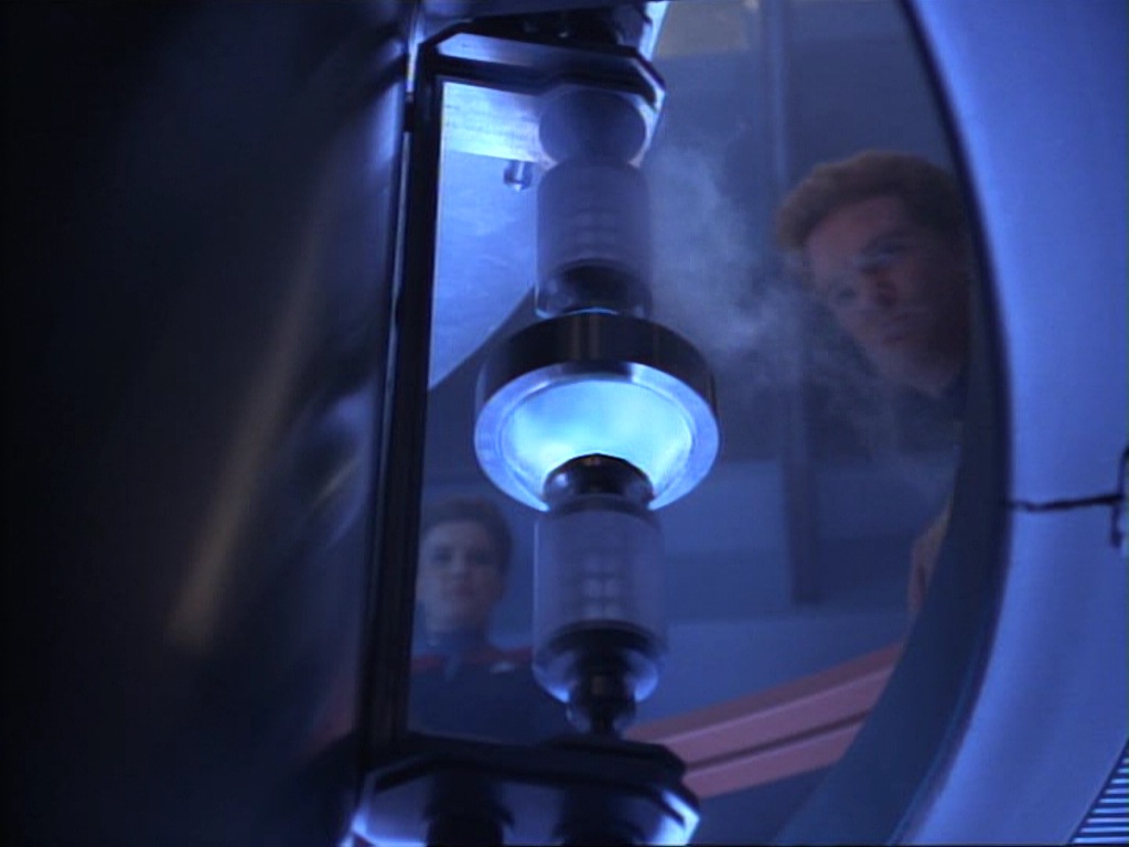 ariane179254_StarTrekVoyager_1x01_1x02-Caretaker_2006.jpg