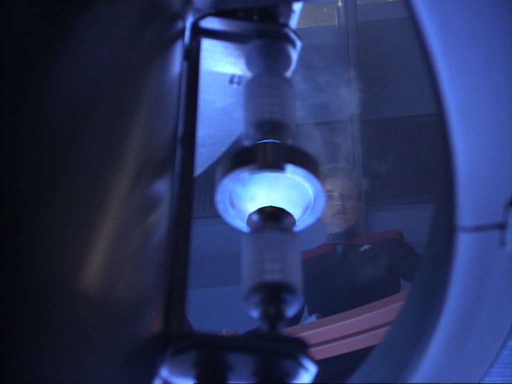 ariane179254_StarTrekVoyager_1x01_1x02-Caretaker_2010.jpg