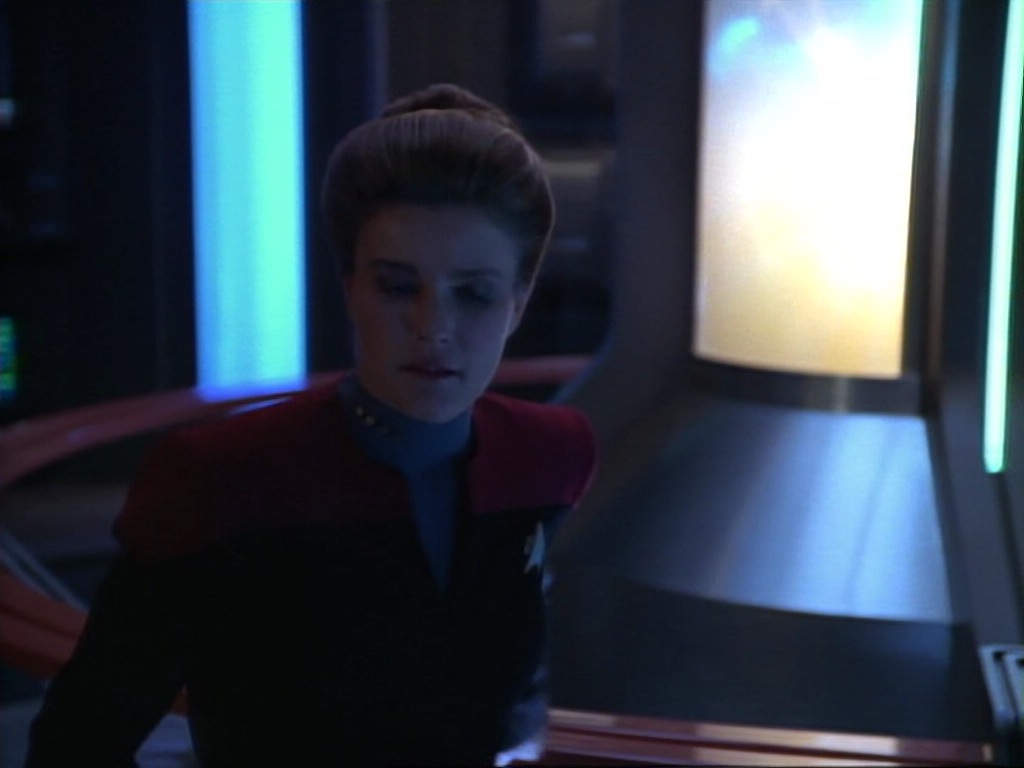 ariane179254_StarTrekVoyager_1x01_1x02-Caretaker_2023.jpg