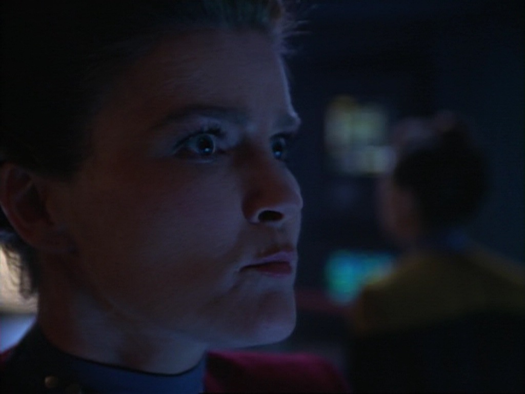 ariane179254_StarTrekVoyager_1x01_1x02-Caretaker_2031.jpg