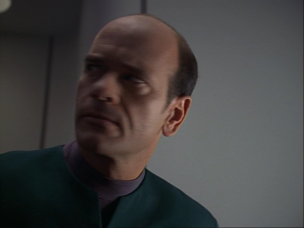 ariane179254_StarTrekVoyager_1x01_1x02-Caretaker_2062.jpg