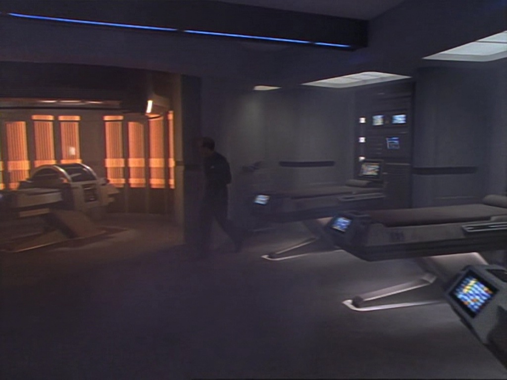 ariane179254_StarTrekVoyager_1x01_1x02-Caretaker_2065.jpg