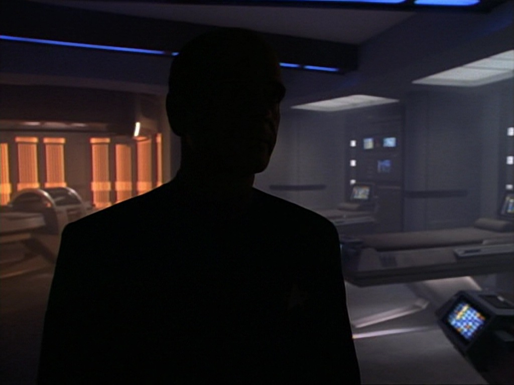 ariane179254_StarTrekVoyager_1x01_1x02-Caretaker_2092.jpg