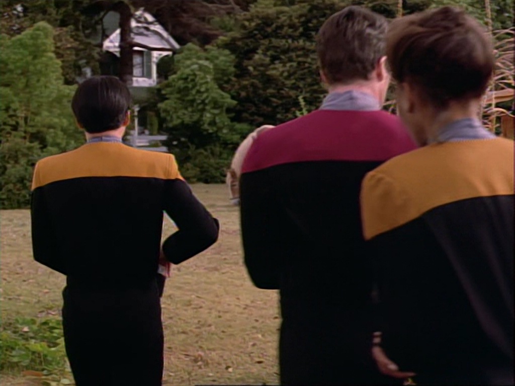 ariane179254_StarTrekVoyager_1x01_1x02-Caretaker_2103.jpg
