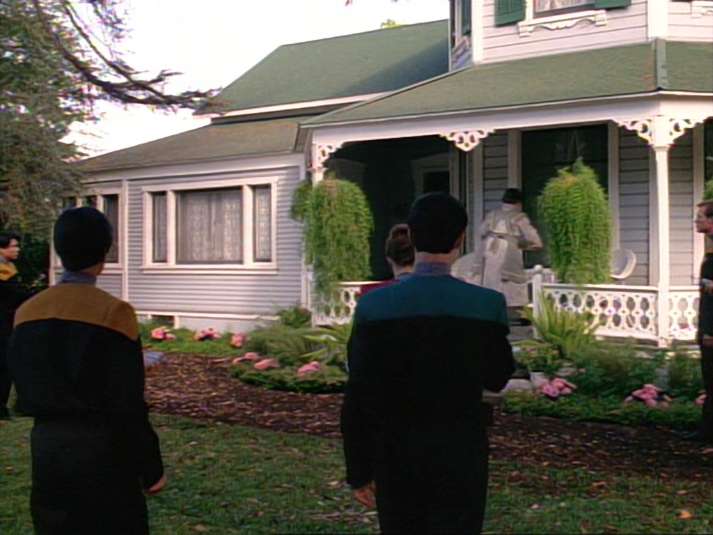 ariane179254_StarTrekVoyager_1x01_1x02-Caretaker_2124.jpg