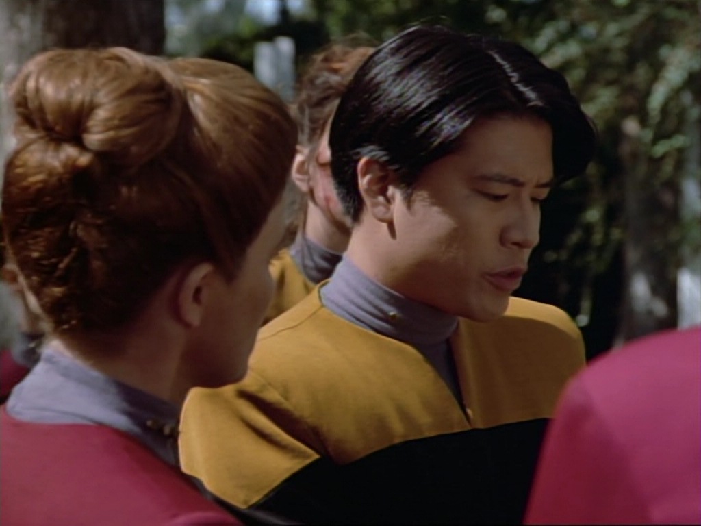 ariane179254_StarTrekVoyager_1x01_1x02-Caretaker_2143.jpg