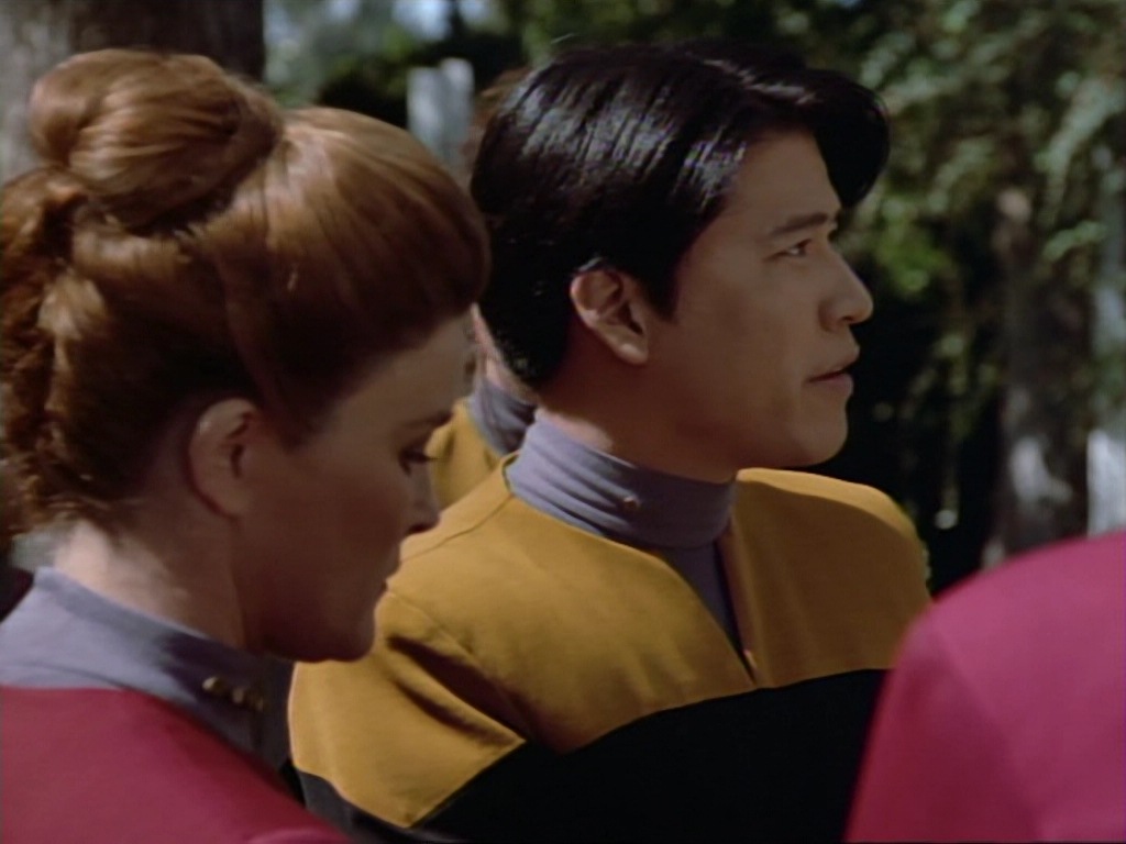 ariane179254_StarTrekVoyager_1x01_1x02-Caretaker_2144.jpg