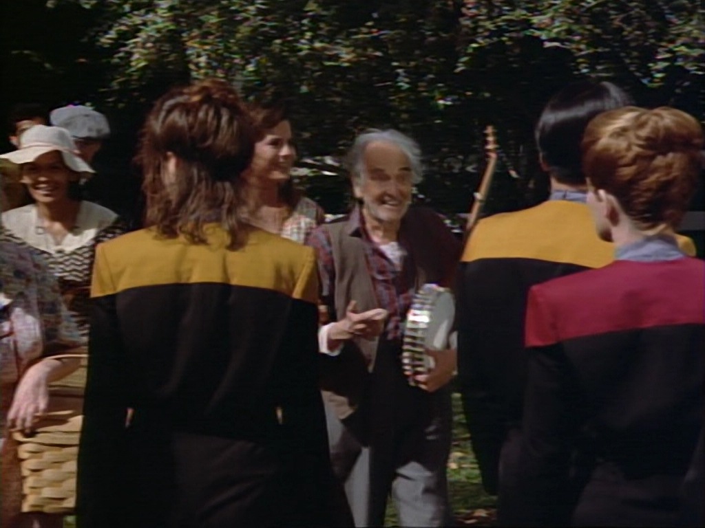 ariane179254_StarTrekVoyager_1x01_1x02-Caretaker_2180.jpg