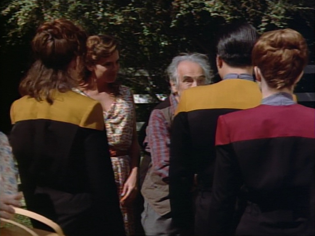 ariane179254_StarTrekVoyager_1x01_1x02-Caretaker_2182.jpg