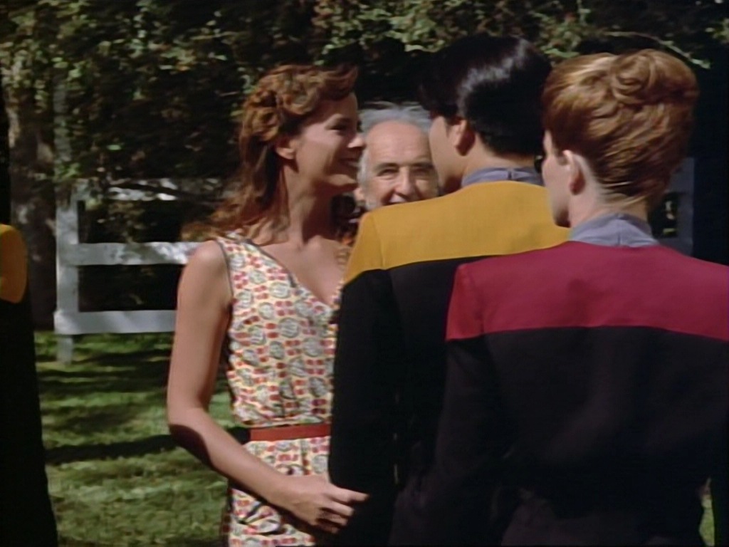 ariane179254_StarTrekVoyager_1x01_1x02-Caretaker_2185.jpg