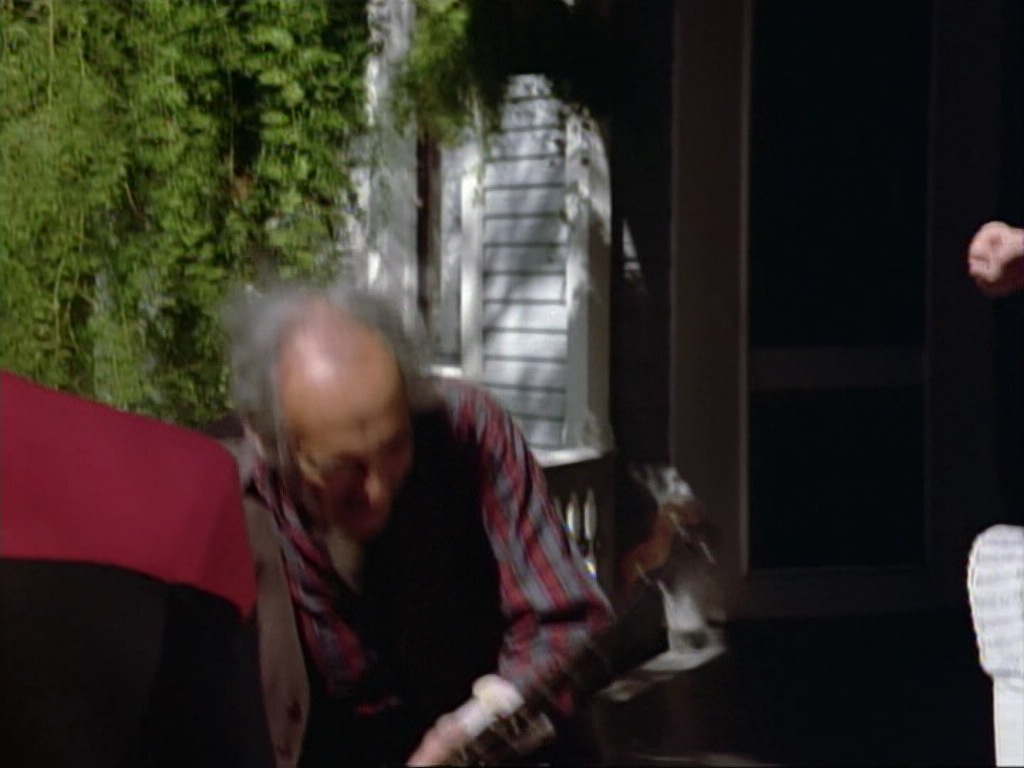 ariane179254_StarTrekVoyager_1x01_1x02-Caretaker_2199.jpg