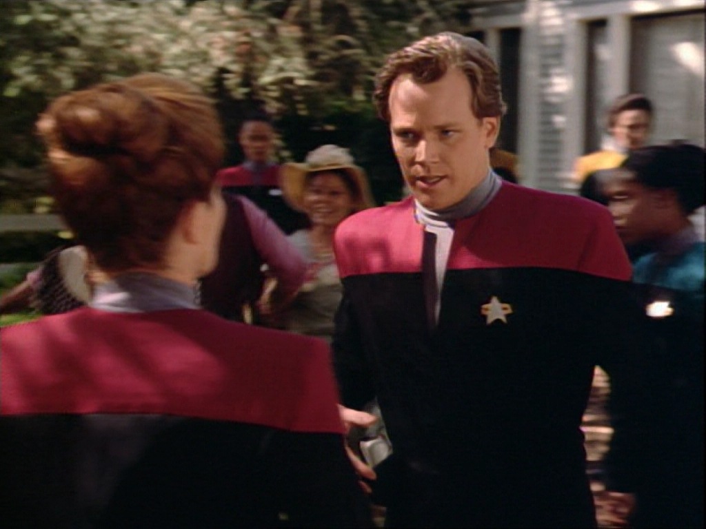 ariane179254_StarTrekVoyager_1x01_1x02-Caretaker_2242.jpg
