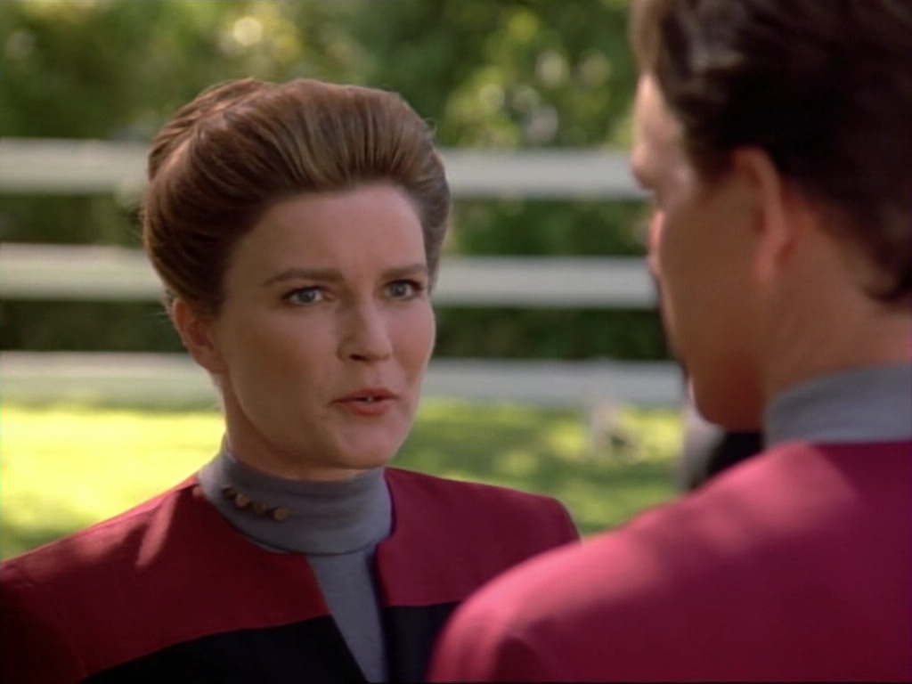 ariane179254_StarTrekVoyager_1x01_1x02-Caretaker_2255.jpg