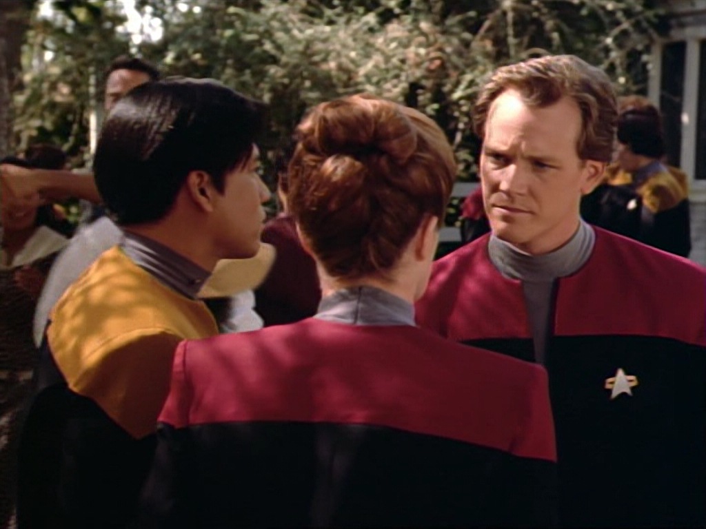 ariane179254_StarTrekVoyager_1x01_1x02-Caretaker_2257.jpg