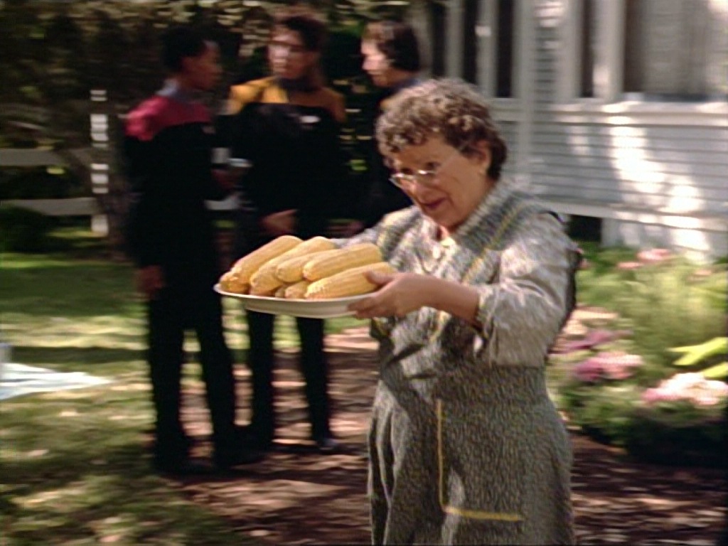 ariane179254_StarTrekVoyager_1x01_1x02-Caretaker_2270.jpg