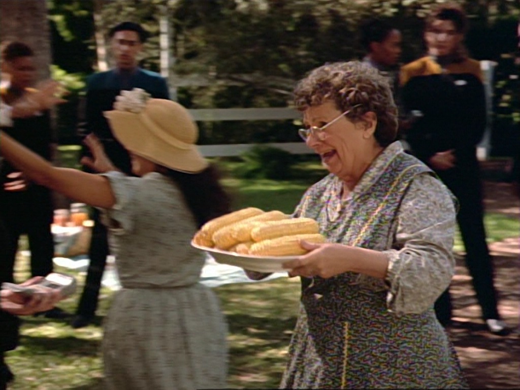 ariane179254_StarTrekVoyager_1x01_1x02-Caretaker_2271.jpg