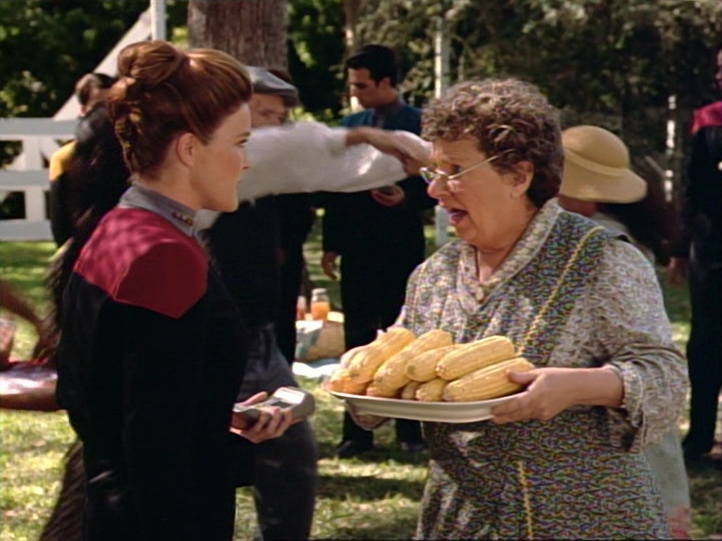 ariane179254_StarTrekVoyager_1x01_1x02-Caretaker_2273.jpg
