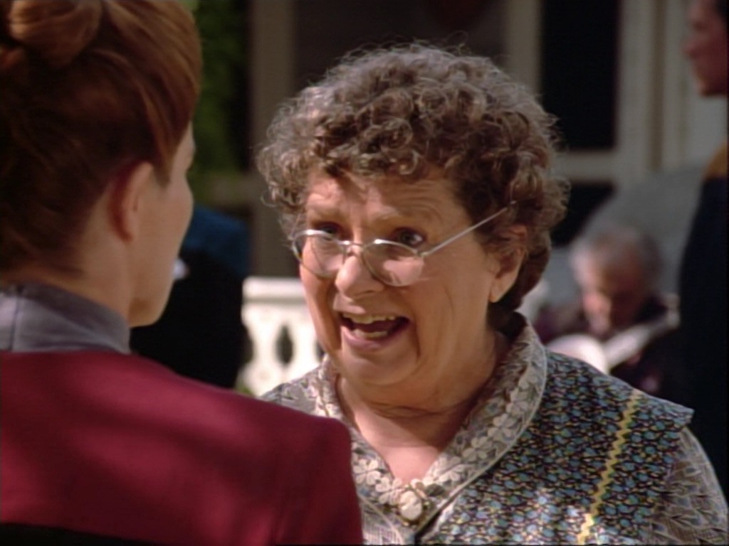 ariane179254_StarTrekVoyager_1x01_1x02-Caretaker_2287.jpg