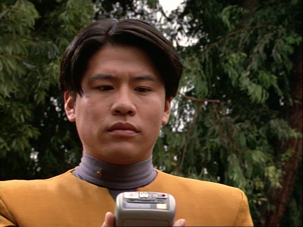 ariane179254_StarTrekVoyager_1x01_1x02-Caretaker_2325.jpg