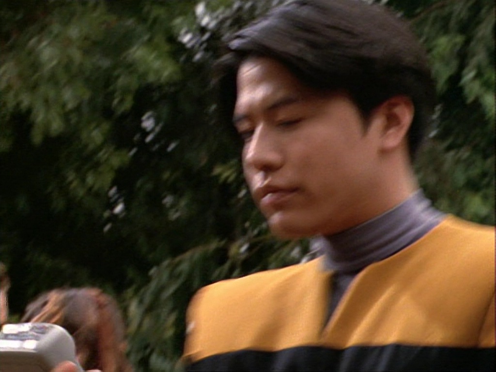 ariane179254_StarTrekVoyager_1x01_1x02-Caretaker_2326.jpg