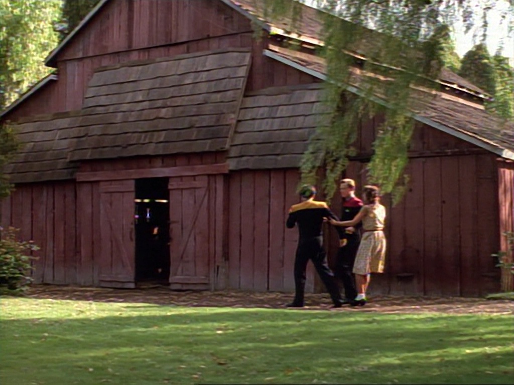 ariane179254_StarTrekVoyager_1x01_1x02-Caretaker_2354.jpg