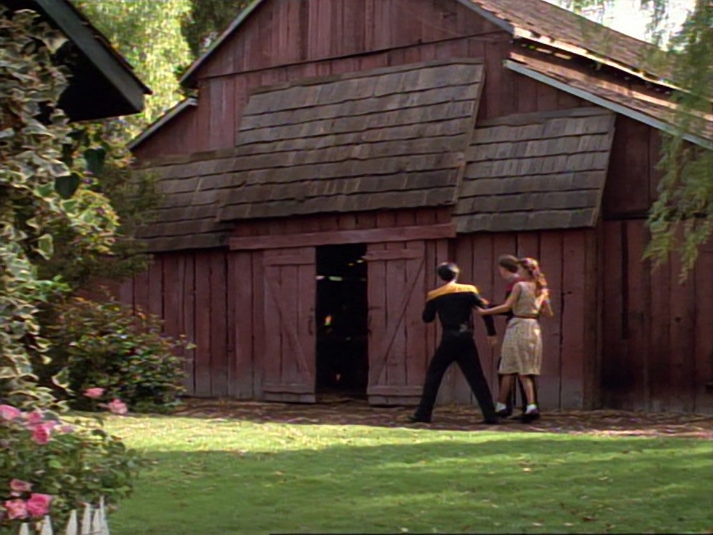ariane179254_StarTrekVoyager_1x01_1x02-Caretaker_2357.jpg