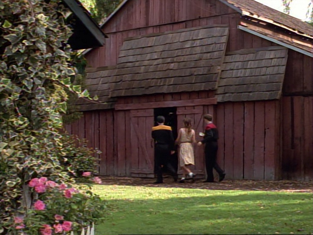 ariane179254_StarTrekVoyager_1x01_1x02-Caretaker_2359.jpg