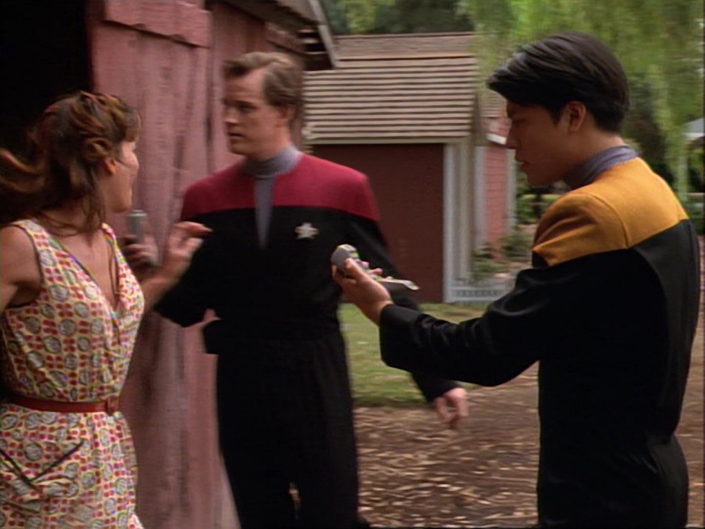 ariane179254_StarTrekVoyager_1x01_1x02-Caretaker_2361.jpg
