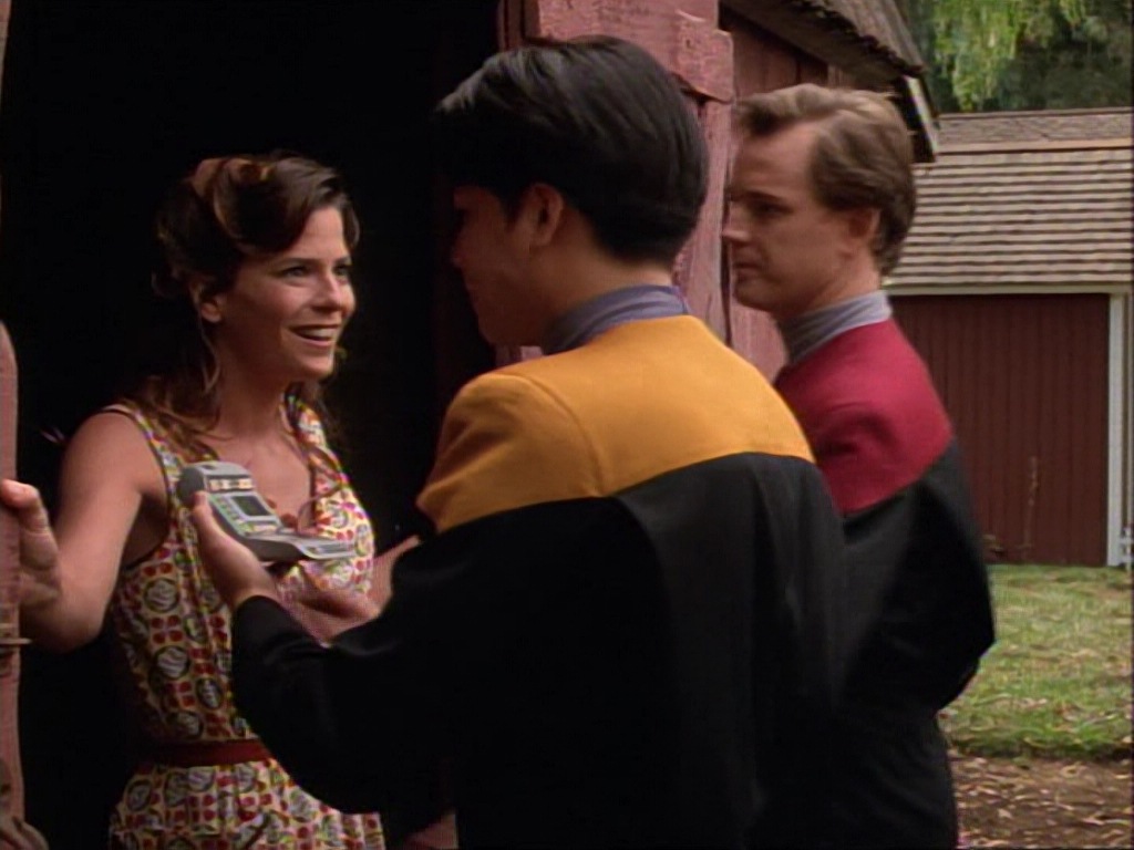 ariane179254_StarTrekVoyager_1x01_1x02-Caretaker_2366.jpg