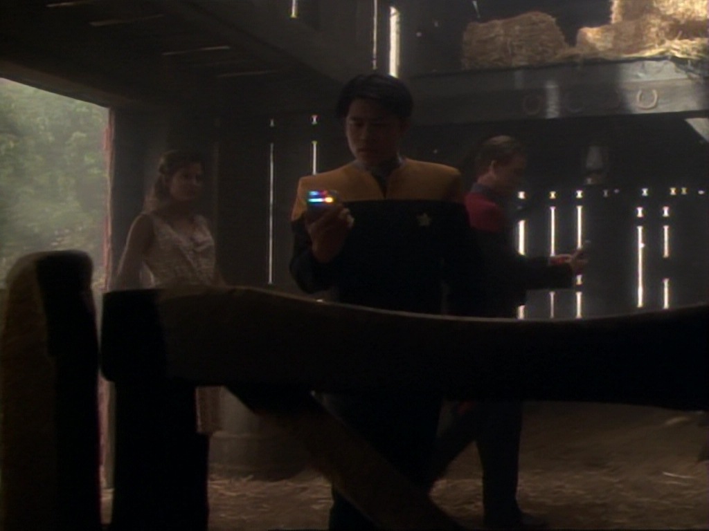 ariane179254_StarTrekVoyager_1x01_1x02-Caretaker_2375.jpg