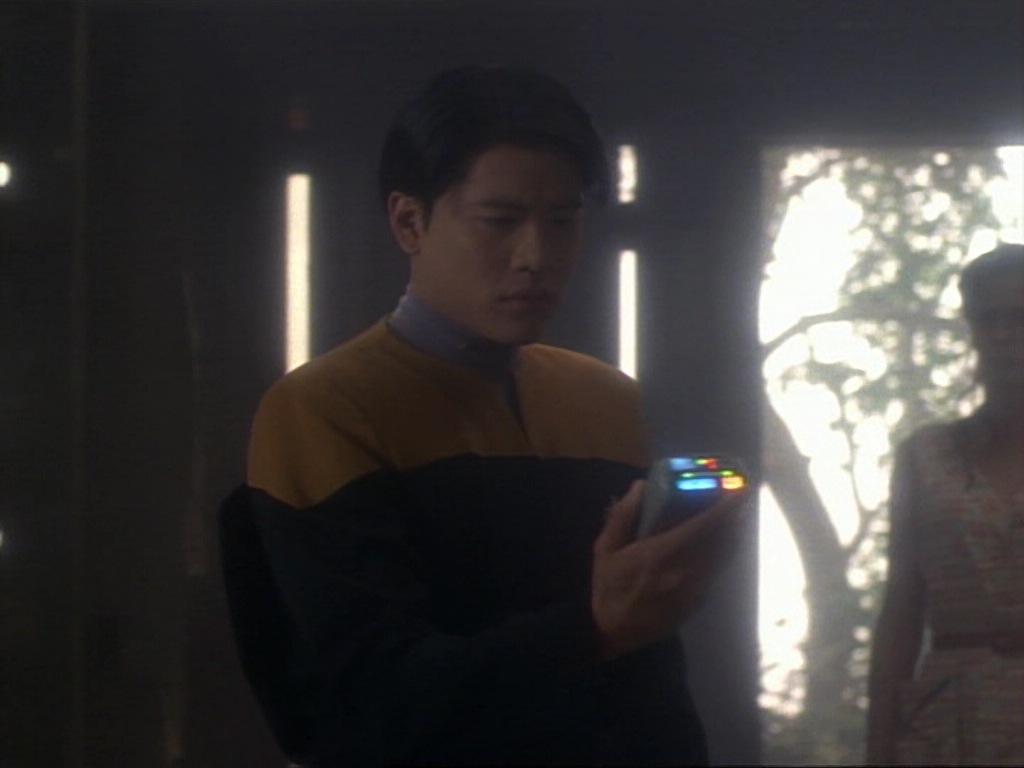 ariane179254_StarTrekVoyager_1x01_1x02-Caretaker_2383.jpg