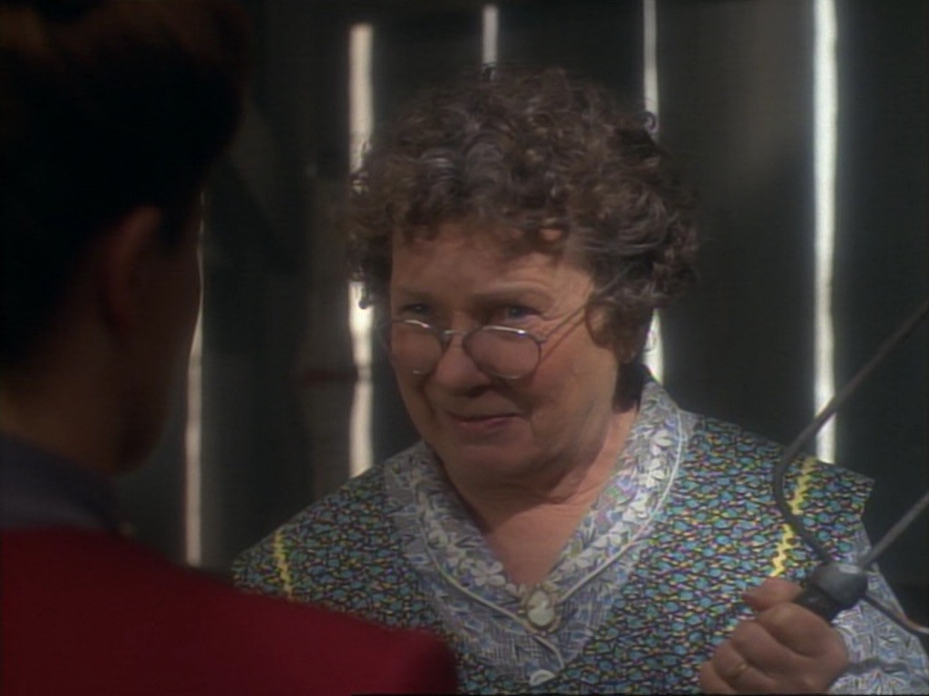 ariane179254_StarTrekVoyager_1x01_1x02-Caretaker_2461.jpg