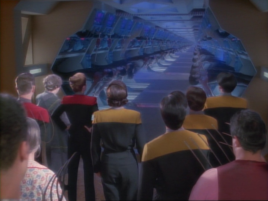 ariane179254_StarTrekVoyager_1x01_1x02-Caretaker_2469.jpg