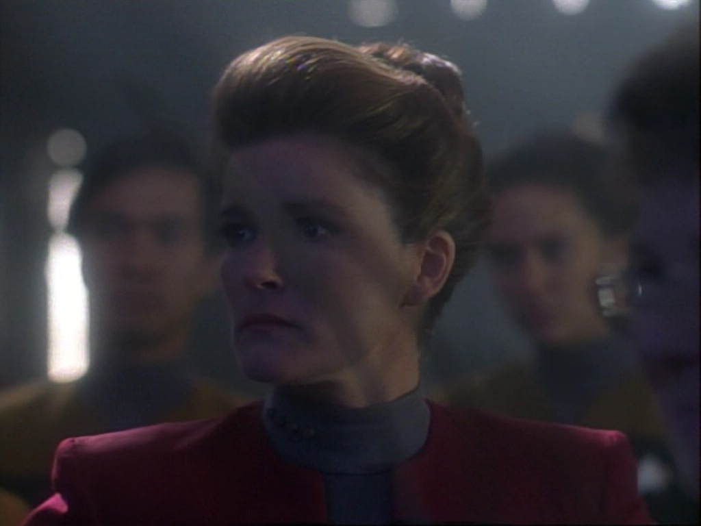 ariane179254_StarTrekVoyager_1x01_1x02-Caretaker_2471.jpg