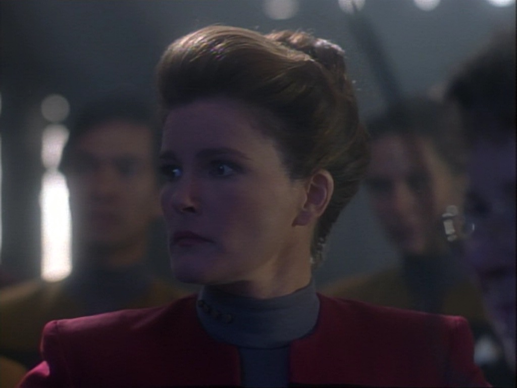 ariane179254_StarTrekVoyager_1x01_1x02-Caretaker_2472.jpg