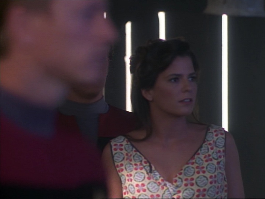 ariane179254_StarTrekVoyager_1x01_1x02-Caretaker_2483.jpg