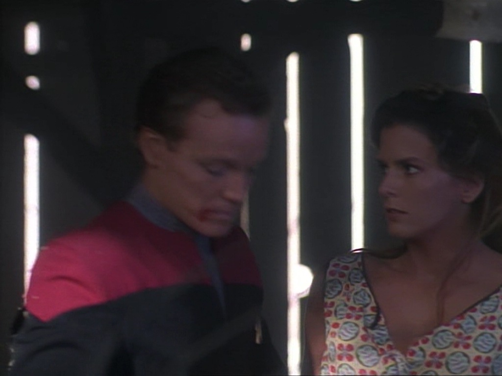 ariane179254_StarTrekVoyager_1x01_1x02-Caretaker_2486.jpg
