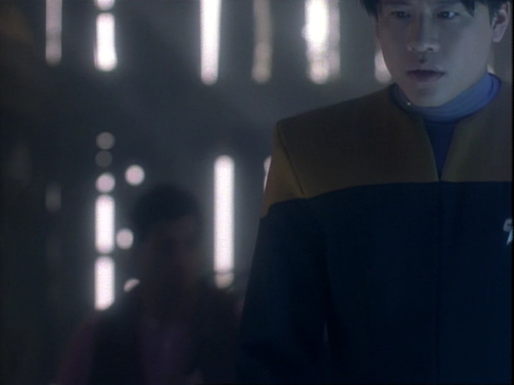 ariane179254_StarTrekVoyager_1x01_1x02-Caretaker_2491.jpg