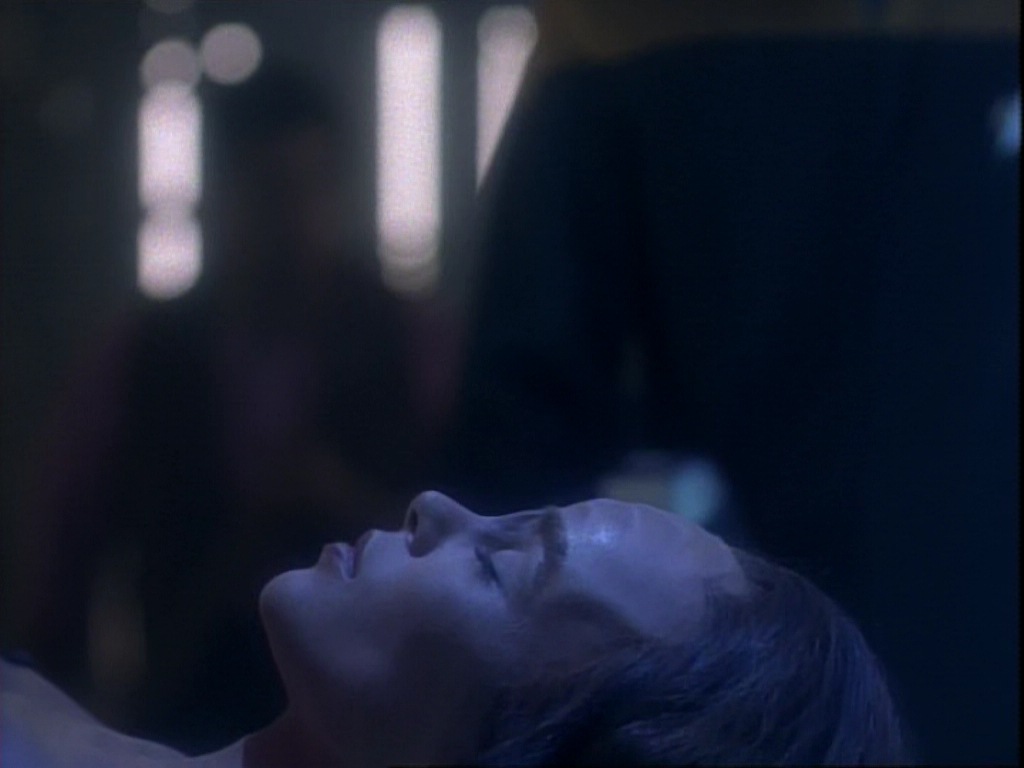 ariane179254_StarTrekVoyager_1x01_1x02-Caretaker_2493.jpg