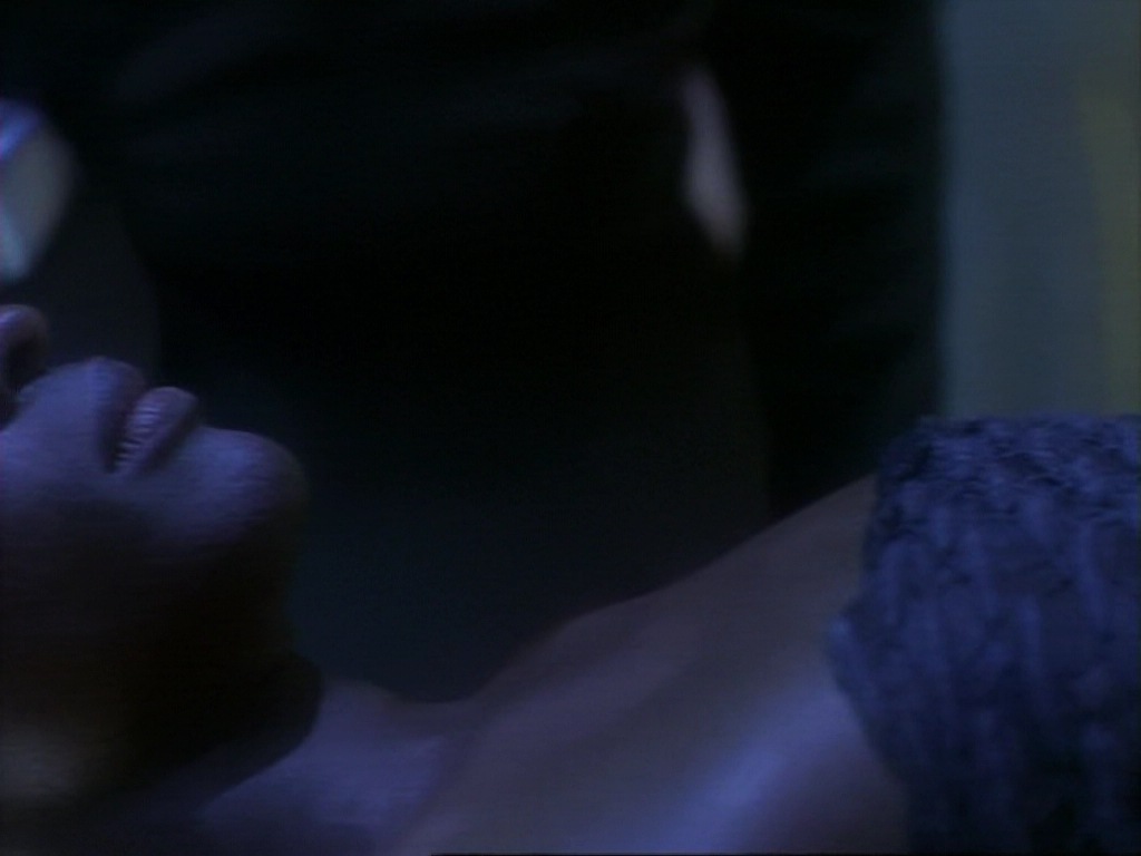 ariane179254_StarTrekVoyager_1x01_1x02-Caretaker_2513.jpg