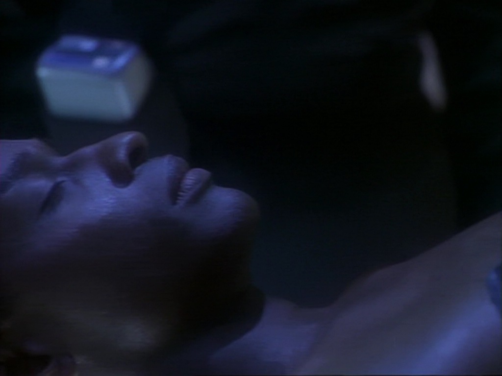 ariane179254_StarTrekVoyager_1x01_1x02-Caretaker_2514.jpg
