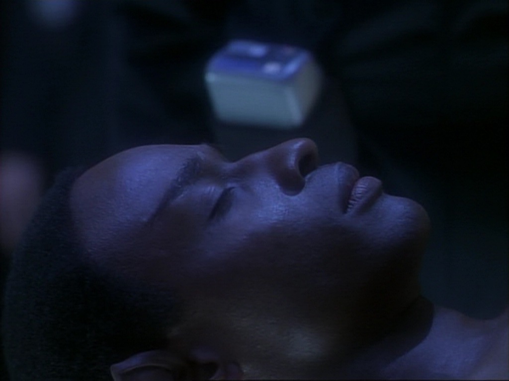 ariane179254_StarTrekVoyager_1x01_1x02-Caretaker_2517.jpg