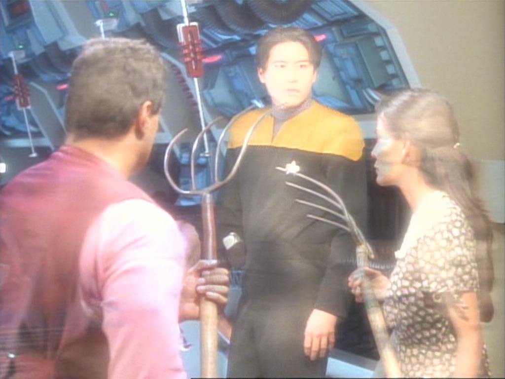 ariane179254_StarTrekVoyager_1x01_1x02-Caretaker_2521.jpg